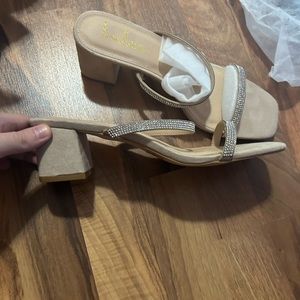 Lulus Luxe Suede Natural tan & rhinestone sandal NIB/NWT size 10, 2" heel